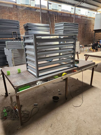 空调外机罩生产场景